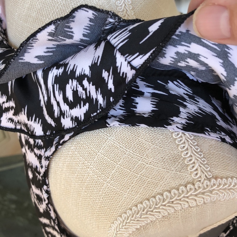 Motherhood Sleeveless Maternity‎ Top - Picture 2 of 7